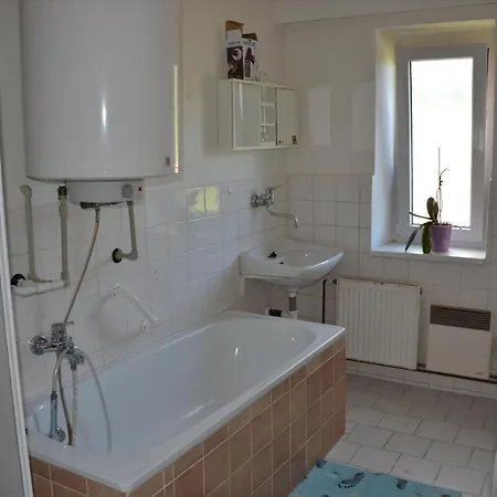 Apartman In 2142 *